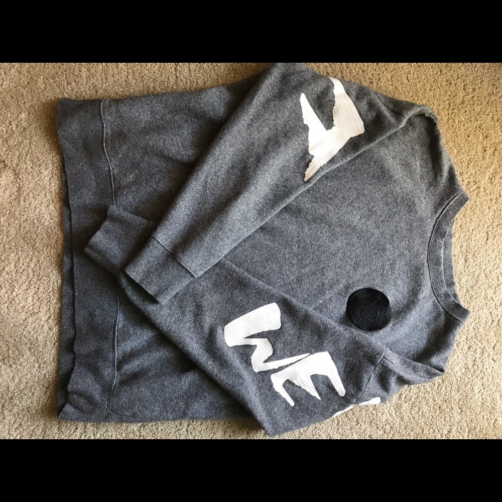 XO sweatshirt